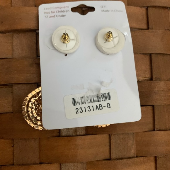 Tear Drop Rhinestone Earring - Picture 4 of 4